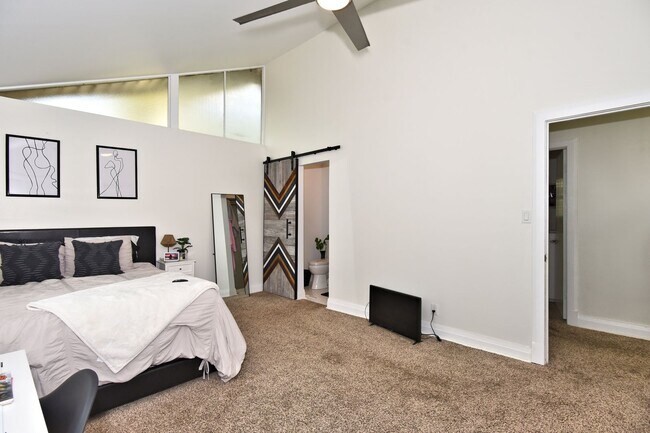 Building Photo - Mid Century Modern home in the Patrick Hen...