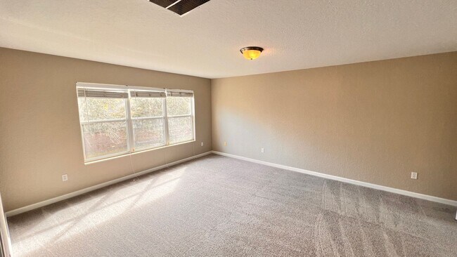 Building Photo - Spacious 4-Bedroom Home in HOA Community with Fantastic Amenities!