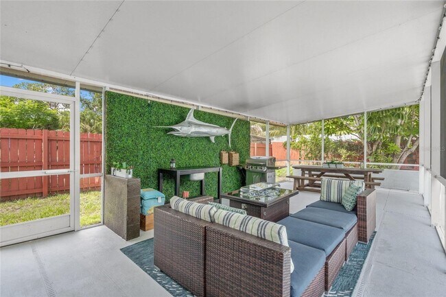 Building Photo - 2/2 luxury pool home in Sarasota, unfurnished annual rental