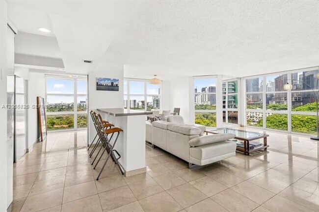 Building Photo - 1901 Brickell Ave