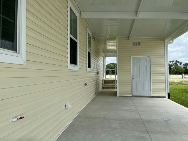 Building Photo - 968 Avanti Way Blvd