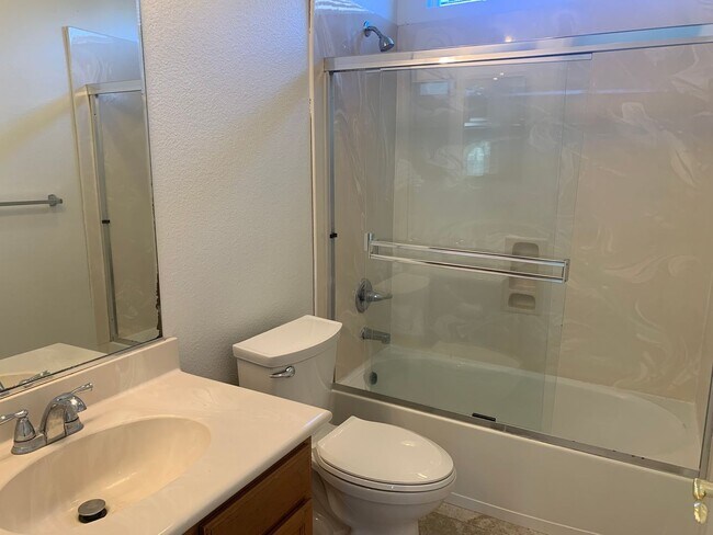 Building Photo - MOVE IN SPECIAL!!!  $500 OFF 1ST MO. RENT*