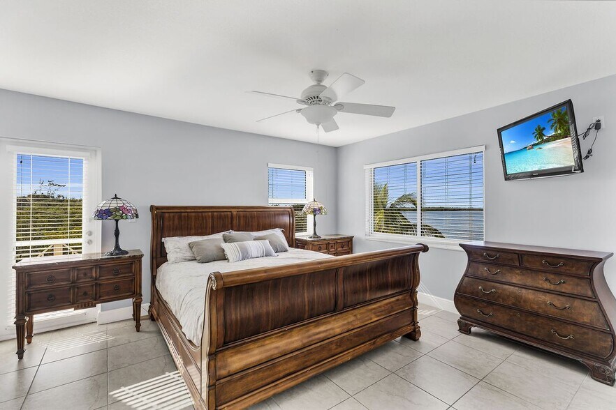 Building Photo - 112 Seagull