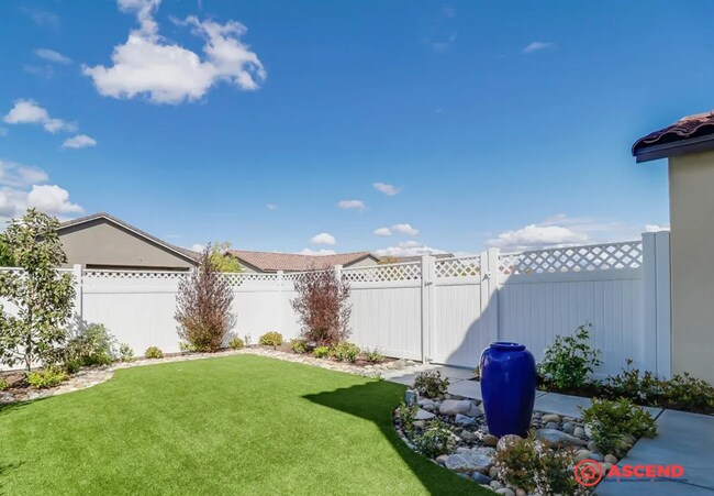 Building Photo - Stunning 4BR/3.5BA Home – 2,300 SqFt | Gated Community w/ Pool, Gym & Clubhouse | Gardener Included!