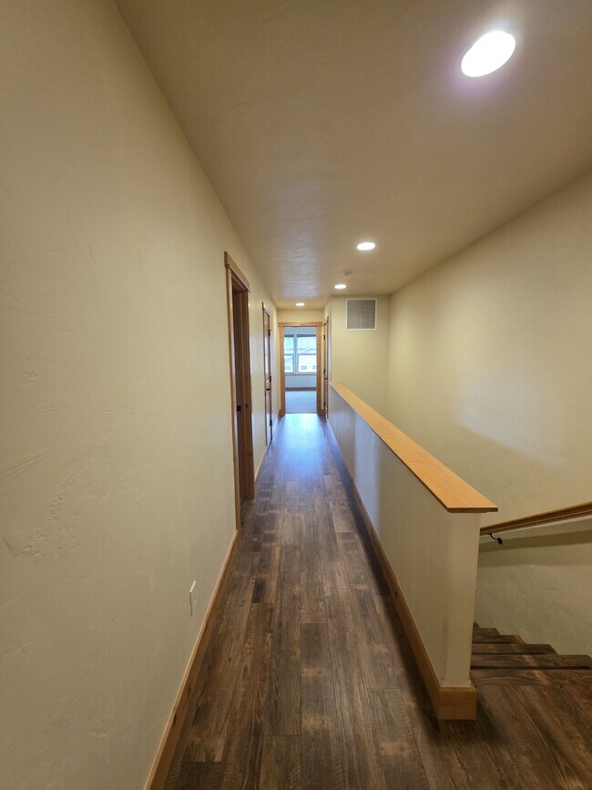 Building Photo - 189 Redstone Dr