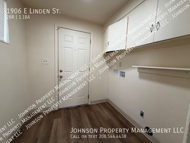 Building Photo - 1906 E Linden St