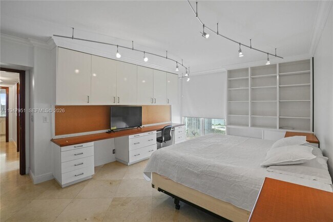 Building Photo - 19355 Turnberry Way