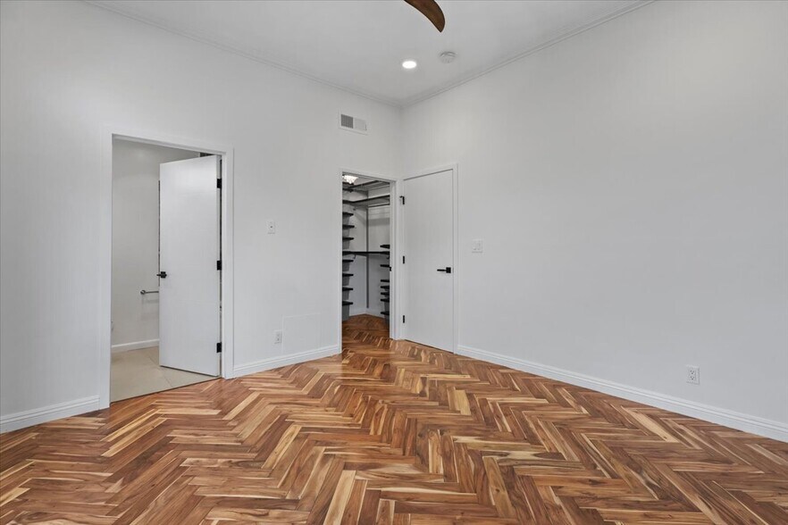 Building Photo - 2550 S Centinela Ave