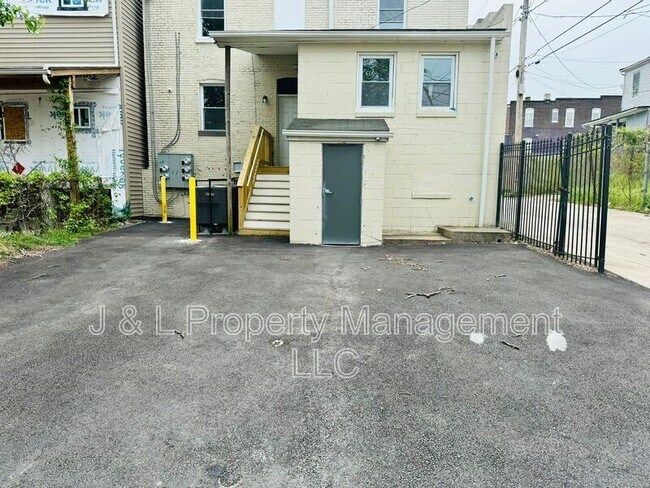 Building Photo - 1602 Cypress St