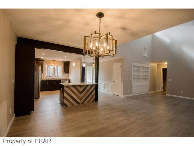 Building Photo - 1710 Chateau Cir