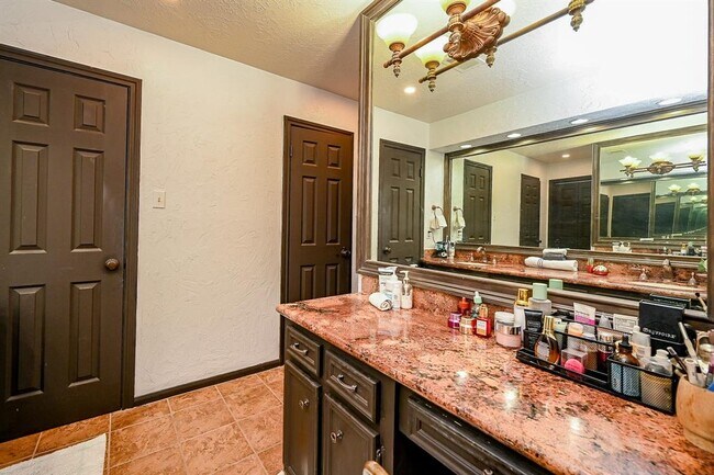 Building Photo - 11503 Briar Rose Dr