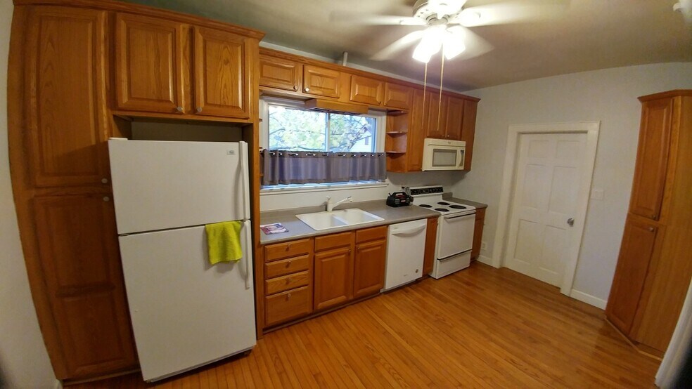Kitchen - 1016 Morrison Ave