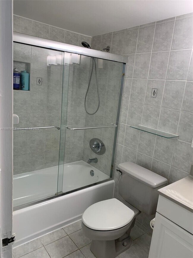 Building Photo - 1228 West Ave