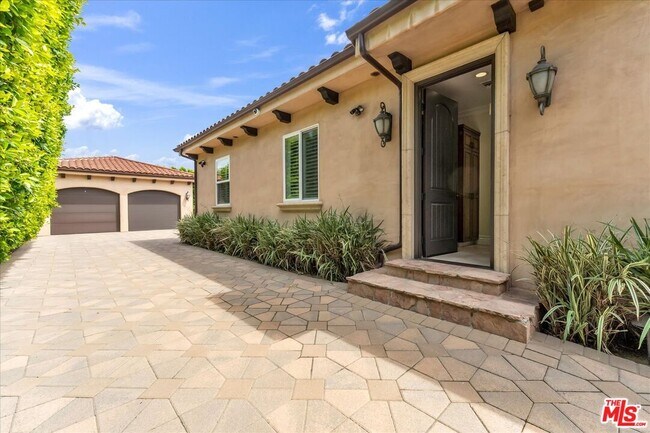 Building Photo - 5310 Leghorn Ave