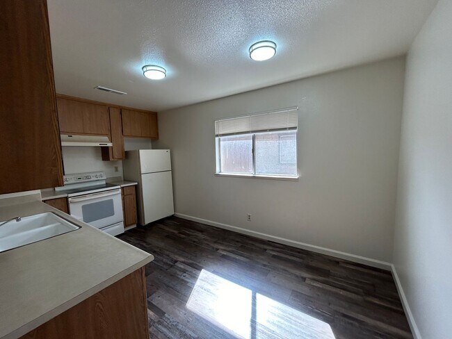 Building Photo - Gated community - Water, Garbage & Sewer I...