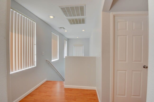 Building Photo - BEAUTIFUL 2 STORY SINGLE FAMILY HOME WITH ...