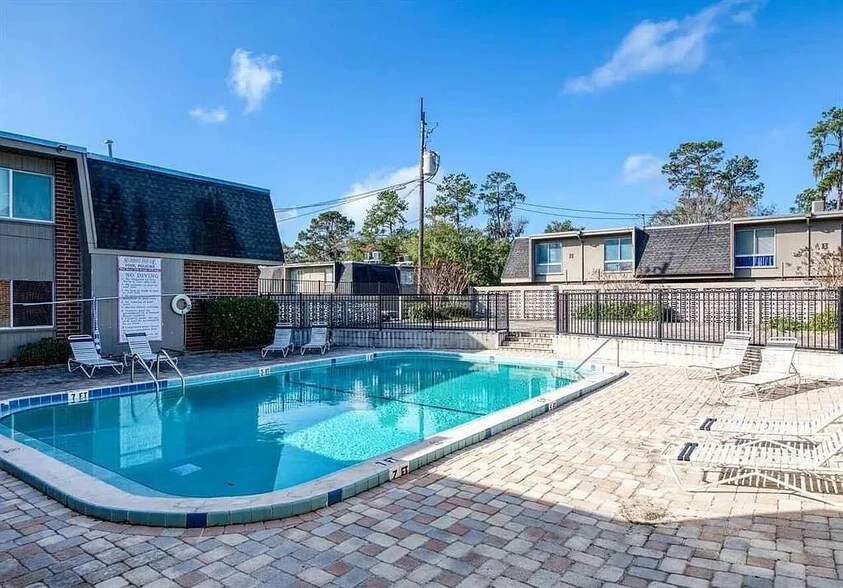 Swimming Pool - 1700 SW 16th Ct