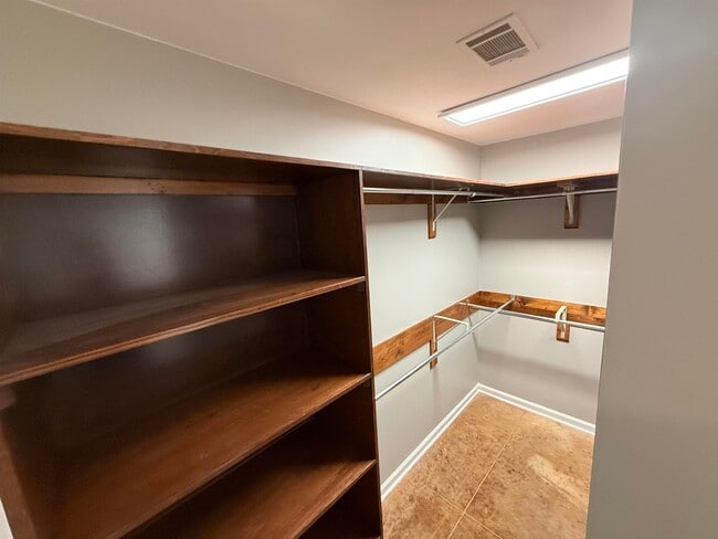 Building Photo - 765 Sweetbrier Rd