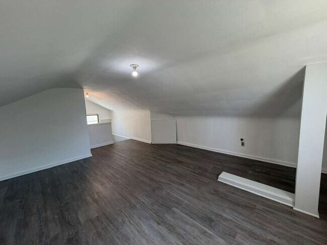 Building Photo - 1482 Dille Rd