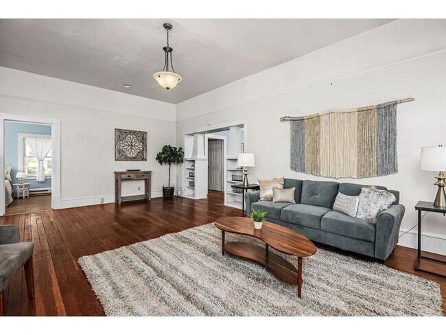 Building Photo - 511 Madison St