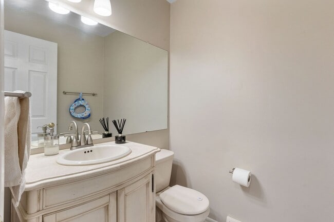 Building Photo - 3 Bd / 2.5 Bth Council Rock Townhome