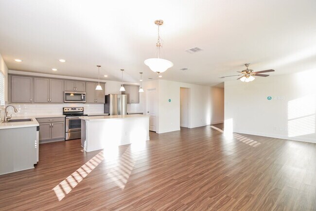 Building Photo - 2637 Wayne Ave