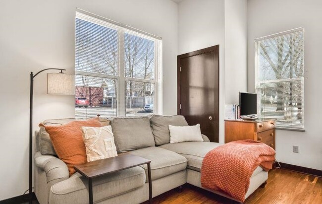 Building Photo - 2225 Atwood Ave