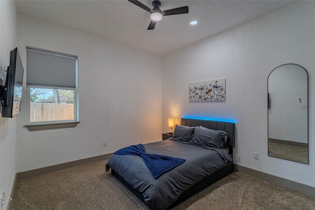 Building Photo - 5901 Crest Ct