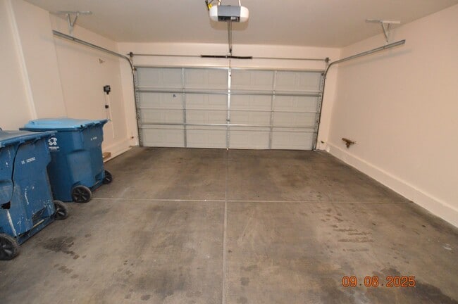 Building Photo - 5647 Merced St
