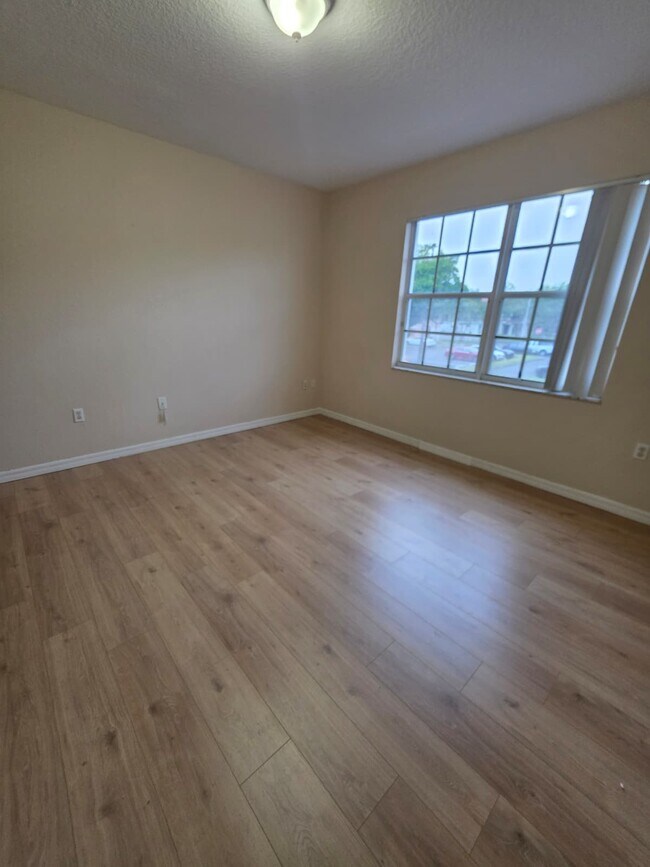 Building Photo - 1302 Belmont Ln