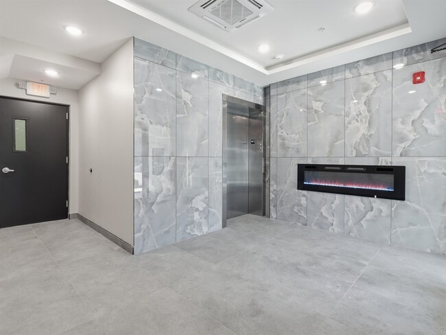 Building Photo - 304 61st St