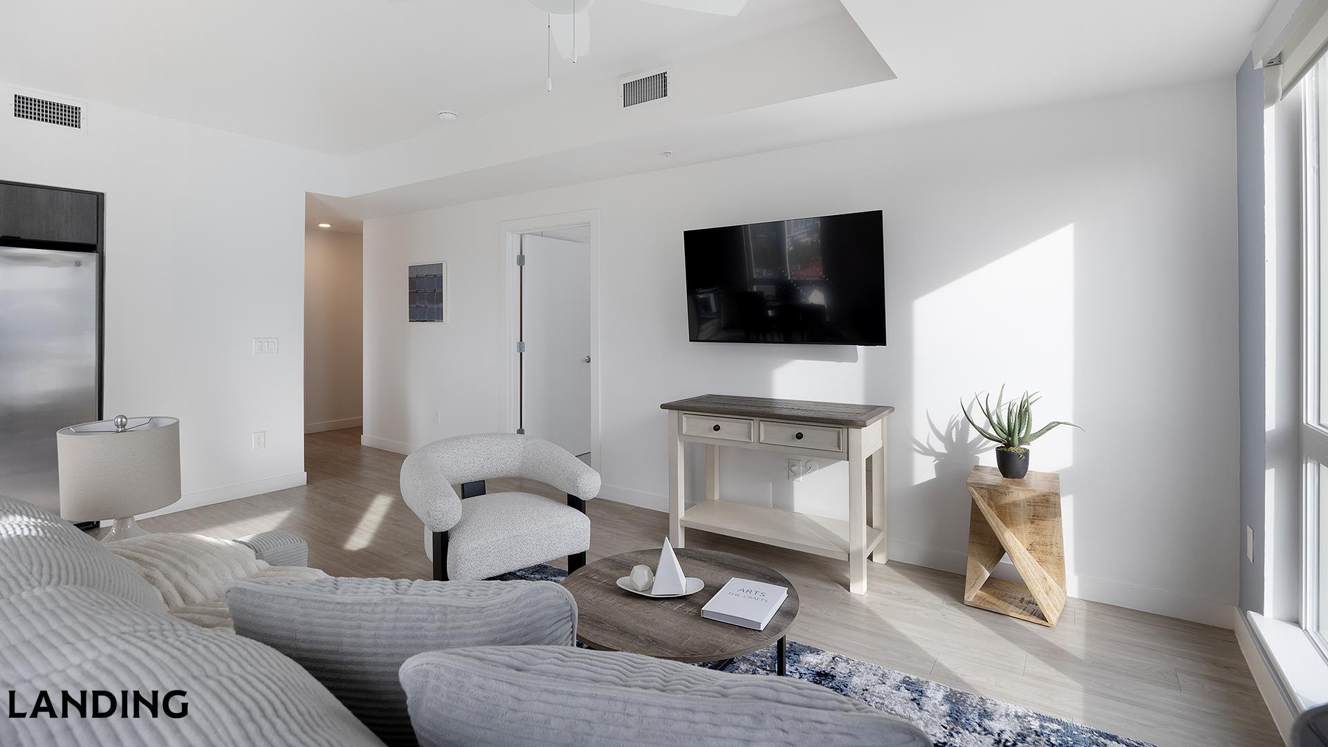 Building Photo - 707 S Farmer Ave