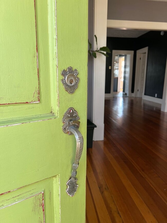 Building Photo - Huge Home Full of Character in the heart of MHK