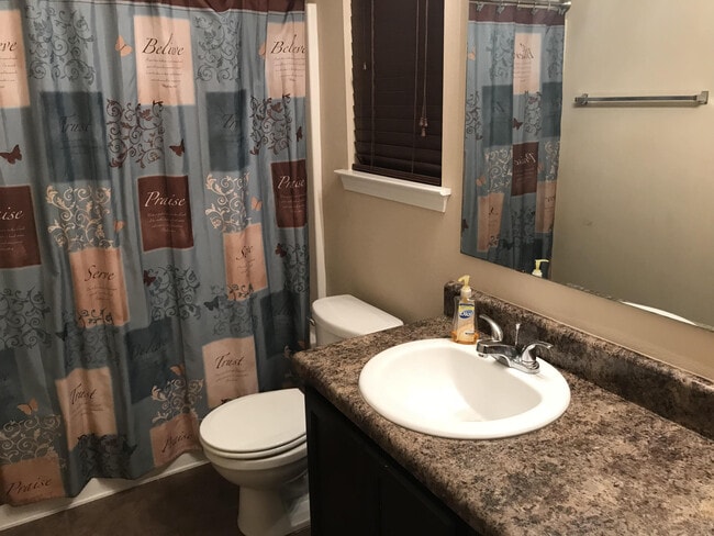 Building Photo - 8173 Verdura St