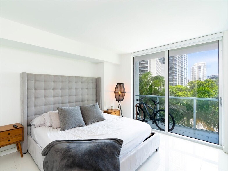 Building Photo - 500 Brickell Ave