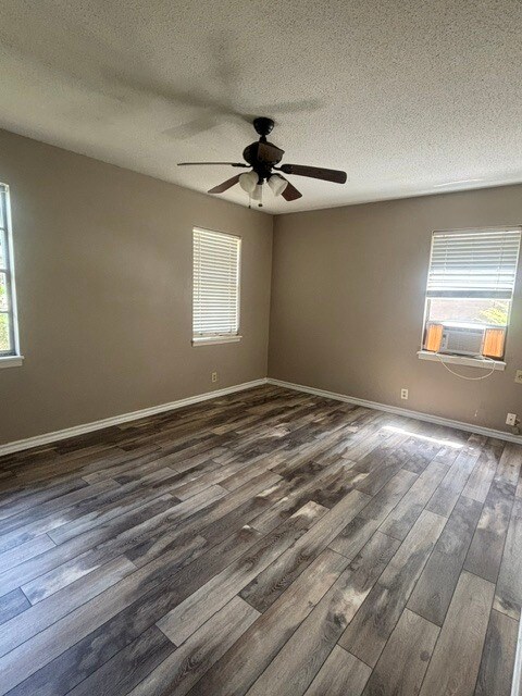Building Photo - 711 Hillview St