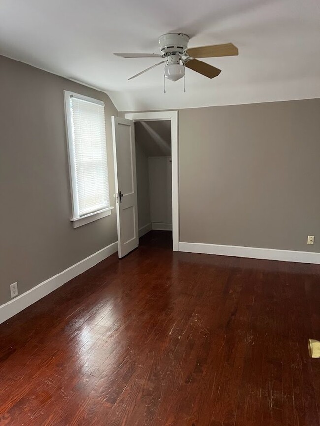 Building Photo - 427 W Vinyard St
