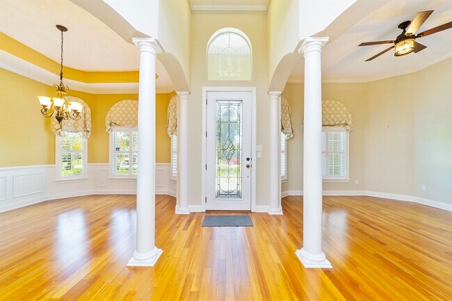 Building Photo - 425 Gallardo Cir