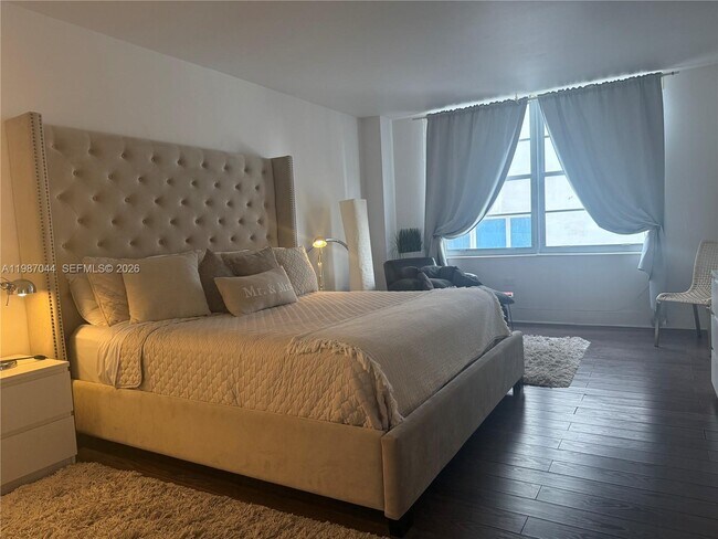 Building Photo - 5555 Collins Ave