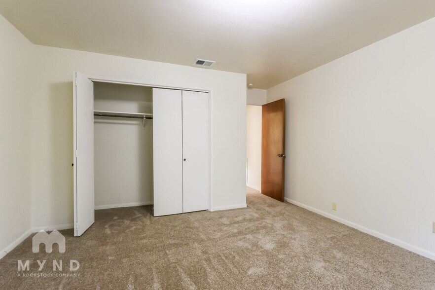 Building Photo - 1502 Maple St