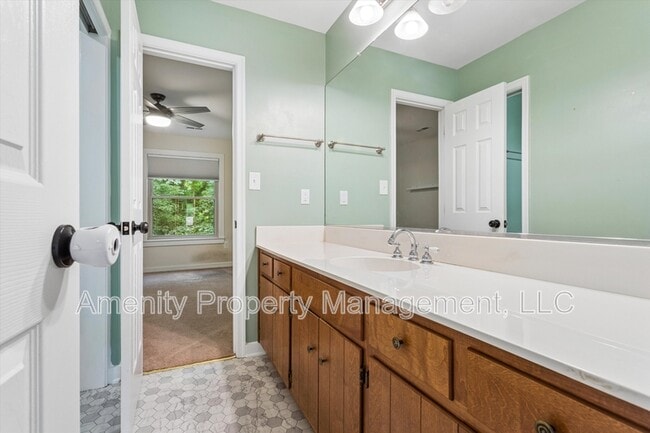 Building Photo - 204 Granville Dr