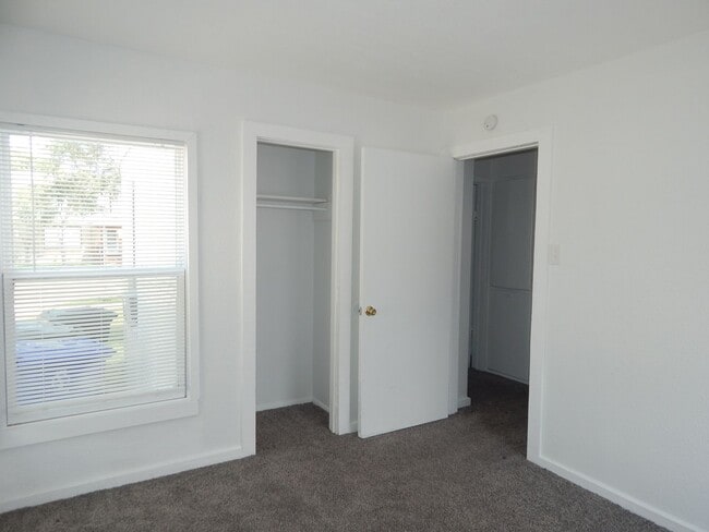 Building Photo - 638 Glazebrook St