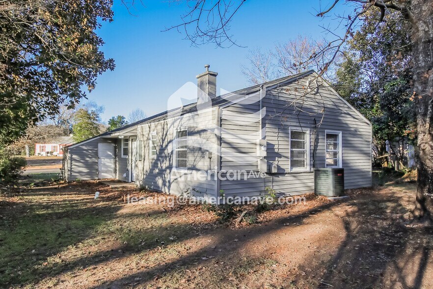 Building Photo - 1112 Alderman St NE