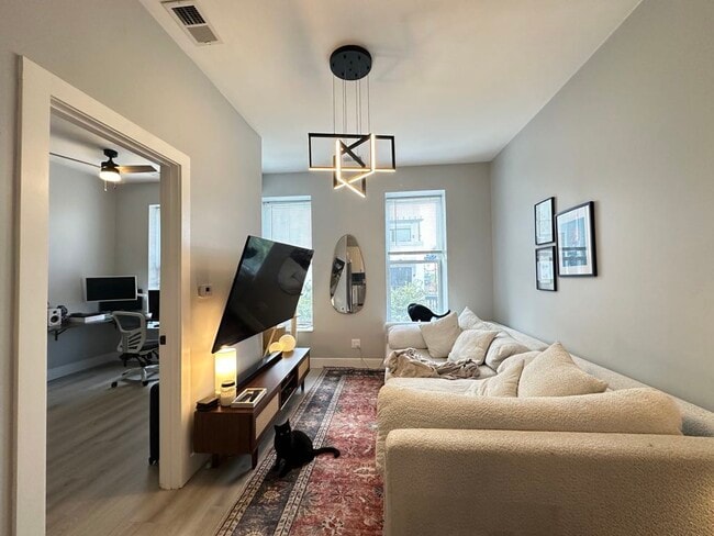 Building Photo - 1333 W Walton St