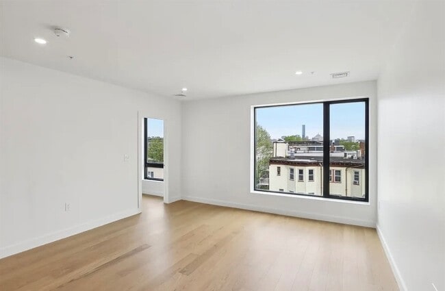 Building Photo - 256 Dorchester St