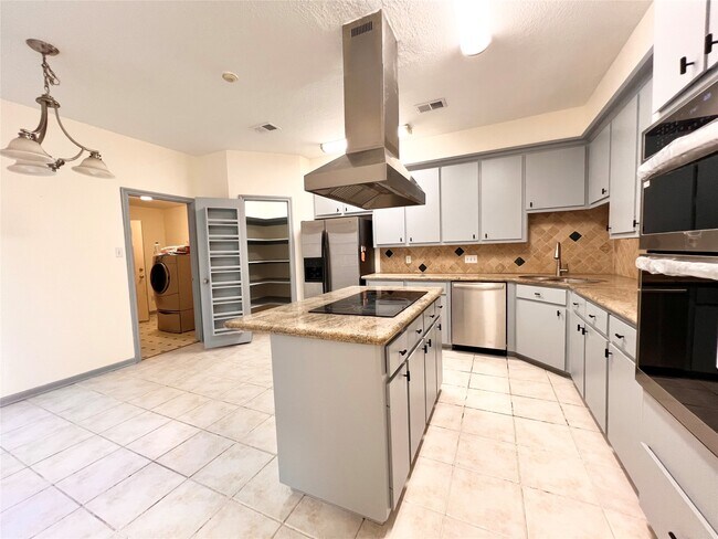 Building Photo - 727 Bunker Hill Rd