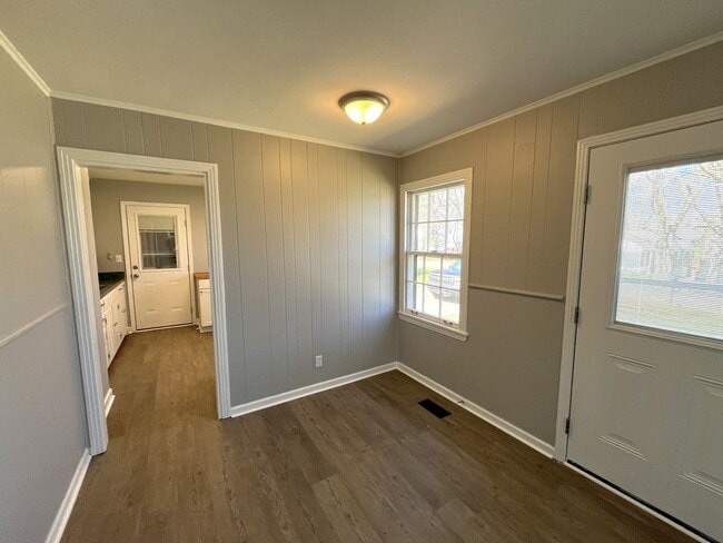Building Photo - **NEW PRICE and $750 Incentive** Totally Renovated! Great 2 Bed 1 Bath Home in South Nashville!