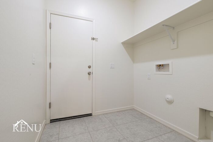 Building Photo - 35411 W San Capistrano Ave