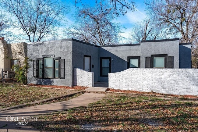 Building Photo - 842 Grand Ave