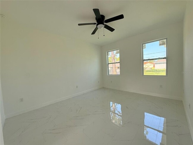 Building Photo - 1098 Hammacher Ave SW